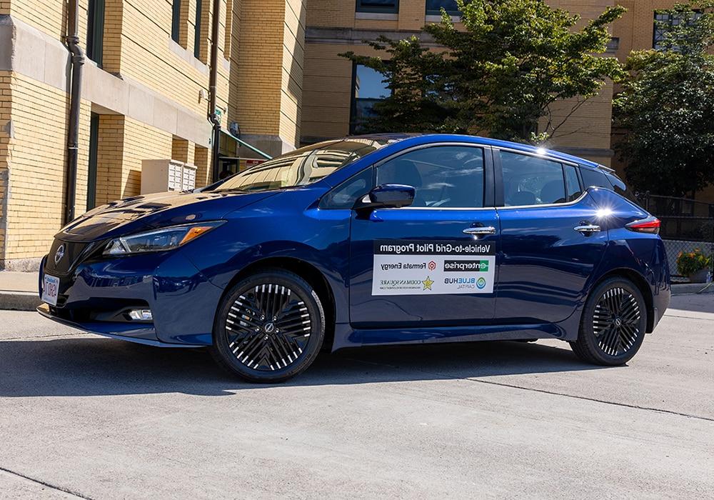 2023年9月19日星期二，在马萨诸塞州多切斯特举行的电动汽车试点项目启动仪式. (Scott Eisen/AP BET9官方APP下载图片)